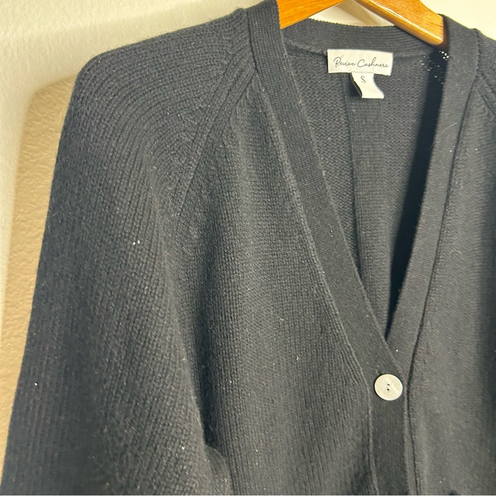 Revive Cashmere Merino Wool Cashmere Black Boxy Cropped Knit Button Cardigan - Picture 8 of 15